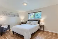 Entire home: Charming Home with Beautiful Yard