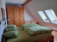 Quietly located holiday home with a natural garden, 500m from the lake and the forest