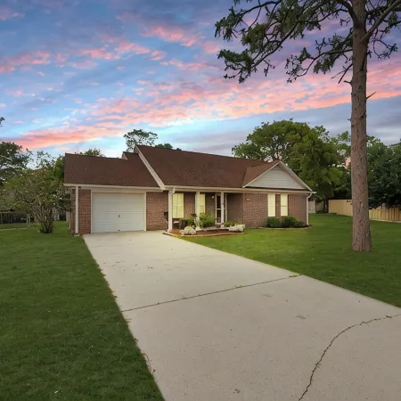 Private Saltwater Pool, No Stairs, Sleeps 8, Bunk Bed, Games, Gym, Near Beaches!
