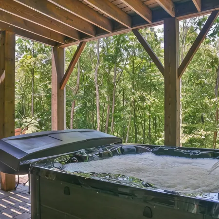 The Gem: Gated Luxury Mtn Home - Hot Tub/Sauna/Basketball/EV Charger/Hiking