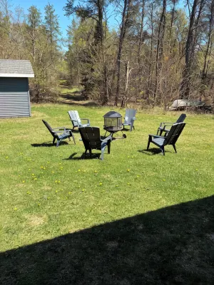 4-bed Cabin- ATV/UTV trail access from the driveway with a bar/covered patio