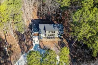 4-Bedroom House with Beautiful Lake View, Sleeps 12 - Quiet & Relaxing - Homestays