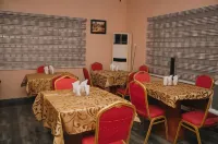 West Haven Hotel - مسبح