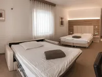 ヒシャアレシュ クラーニのホテル
