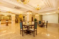 Golden Central Hotel - С бассейном