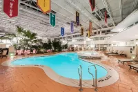 Ramada by Wyndham State College Hotel & Conference Center - Pool