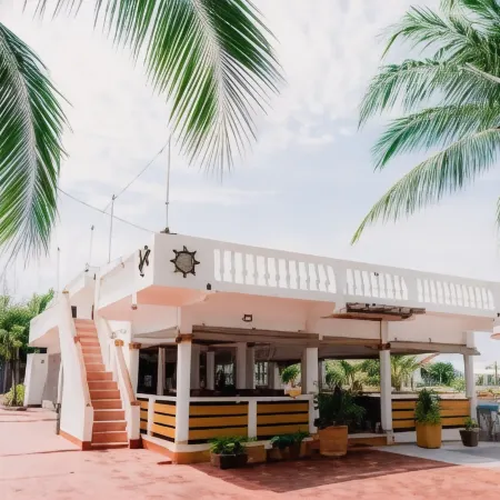 Cris Del Mar Resort