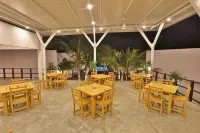 Arugambay Roccos - breakfast