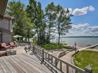 LAKEFRONT HOME w BEACH @ HIGGINS LAKE! ジェリッシュ・タウンシップのホテル