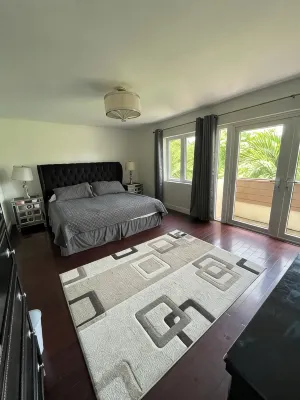 3 bedroom Town House, Paradise Island, Ocean Front Property - 2-Star