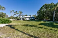 Beautiful Updated Siesta Key Condo,  Pool,  Beach, Fishing Pier in Sandy Cove 3