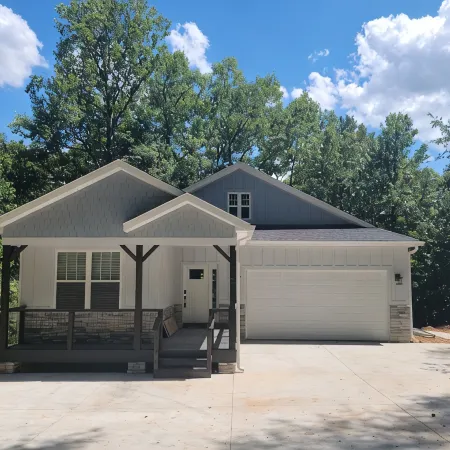 Lakefront home w/covered dock*Pool table*Kayak/SUP*11mi to Clemson*Hot tub