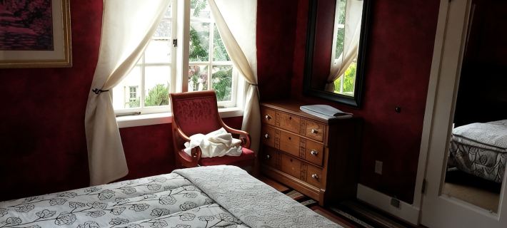 Convenient walk to UC, Haas, MSRI, Simons and Goldman School. Historic home. Hotels in Berkeley