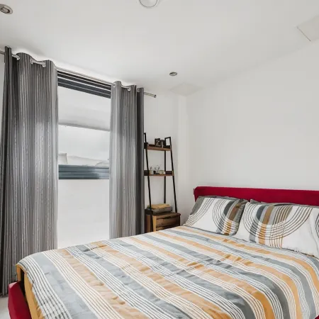 Beautiful 1 Bedroom Apartment with Parking in Gloucester Docks