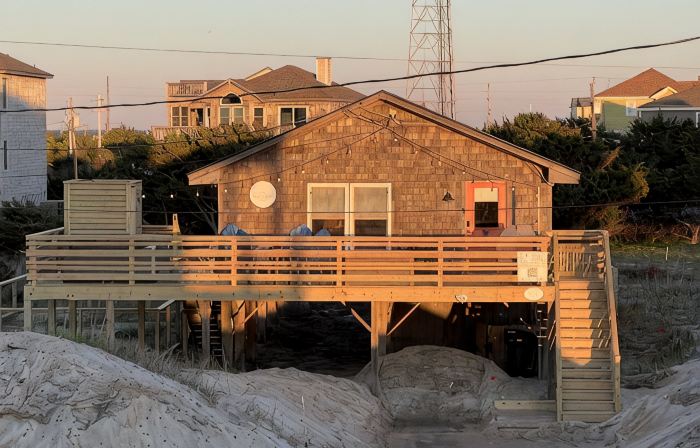 🌊 Steps from the ocean in the Outer Banks - New Hot Tub, Deck & Dog Run! 🐕