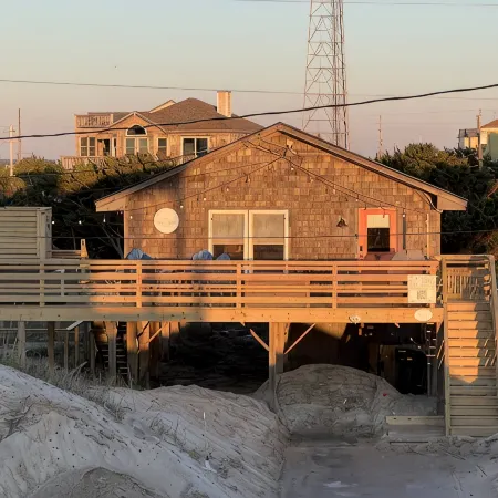 🌊 Steps from the ocean in the Outer Banks - New Hot Tub, Deck & Dog Run! 🐕