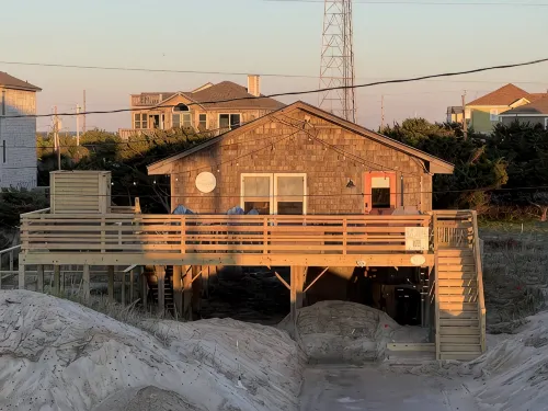🌊 Steps from the ocean in the Outer Banks - New Hot Tub, Deck & Dog Run! 🐕