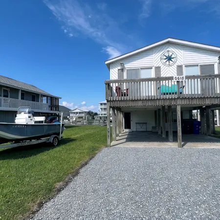 Deep-Water Canal Front Coastal Cottage Only Steps to the Beach & Pet Friendly!