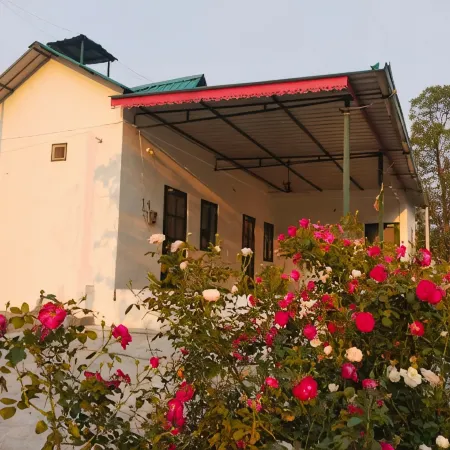 Corbet Hill Center River Home Stay