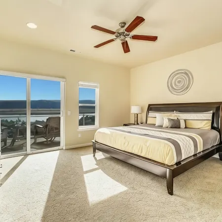 D25-2 Deck Unit Riverview w/ATCH garage Sunserra nearby heated pool and hot tub