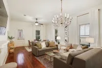 Elegant Mid-city gem near City Park & Streetcar. Walk to Voodoo & Jazz Fest - อ่างจากุชชี่