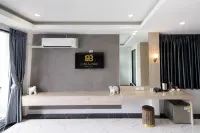 Bear & Bird Hotel