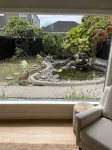 Henderson House and Frog Pond - Balkon