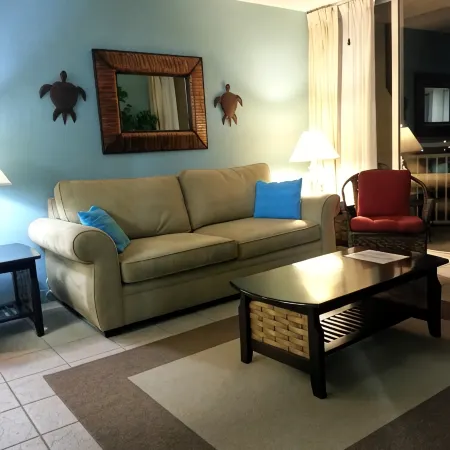 Key West Condo close to the Ocean. 1 mile to Smathers & 3 miles to Duval St.