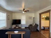 Downtown Cody!!! Bobbi's Bunkhouse on Alger - مطابخ