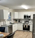 CENTRALLY LOCATED - 4 bedroom- Hancock House - Pet Friendly. 1 gig internet.