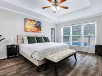 Spacious 5-bedroom house with private pool in a central San Antonio location. Hotels in Live Oak
