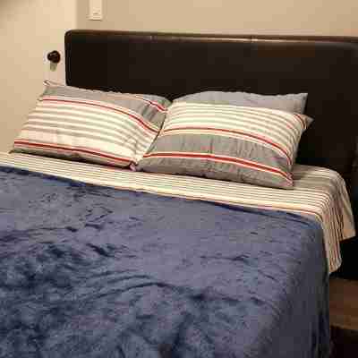 Pleasant 1 Bedroom Private Suite in the Meadows Rooms
