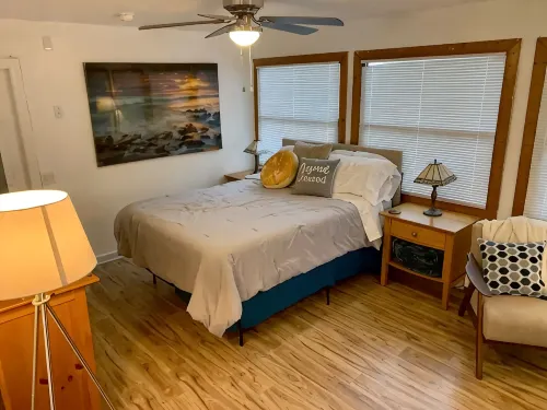 2/1 Coastal Town Oasis ~ Minutes to the Beach - 무료 와이파이