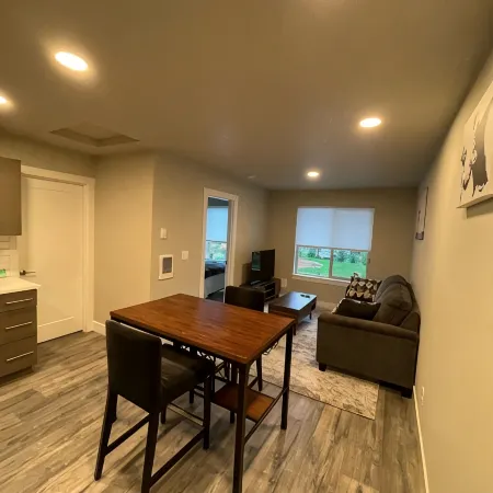 Private 1Bed 1Bath Guest Suite w/ 1 Parking Spot minutes from Edgefield