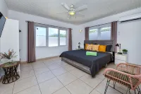 Sunny Palm Beach Villa - 3 min from beach - 2-Star