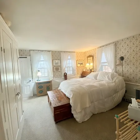 Remodeled Historical Cape House. Close to Town, Bayside, and Ocean