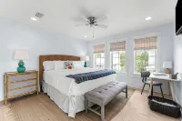 Luxury 4BR ~ 3 King Suites ~ Resort Pool & Beach - واي فاي