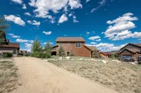 Modern Mountain Golf/Ski/Lake Retreat w/ Hot Tub - 무료 와이파이