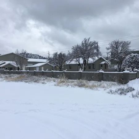 White Spar Cottages Near Whiskey Row, Prescott Courthouse. Large Parking Area.