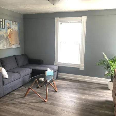 Charming 2 Bedroom Apartment