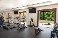 Divine & Spacious Marina Village 2 Bedroom Condo Close to Waterfront - Gym