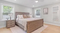 Ideally located, game room, finished basement, fenced yard, lawn games, coffee - 4つ星