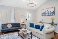 Renovated Family Home, Fenced Yard- 2King Full over Full Beds-Bunk Room - Wifi