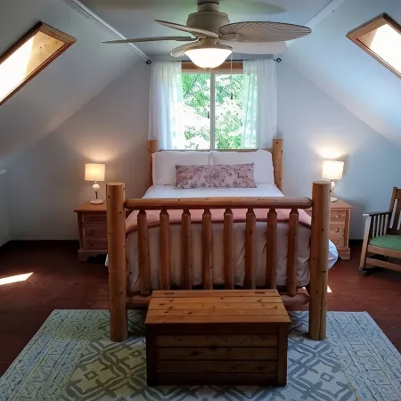 ‘Whispering Oaks’ Cottage with Lake Access, Outdoor Fire Pit and More!