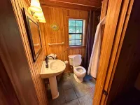 A Still Point Cabin and HOT TUB! Hotéis em Compton