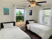 Lovely 2 - Bedroom Rental Unit Near the Beach - Condos