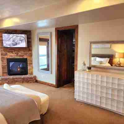 Luxury Deer Valley East Retreat with Stunning Lake Views - 1.5 Miles from Slopes Rooms
