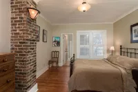 Charming One-Story 3BR 3BA Home Just Off The Oxford Square! Deck and Porch! - balcony