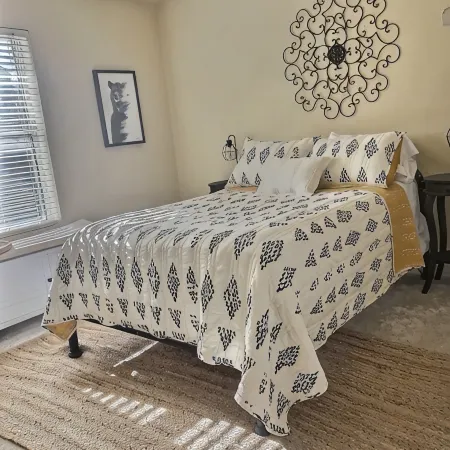 Farmhouse Victorian Perfect Cloudcroft Location! Hotels in Cloudcroft