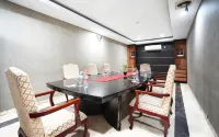 Sutan Raja Cirebon Hotel - parking